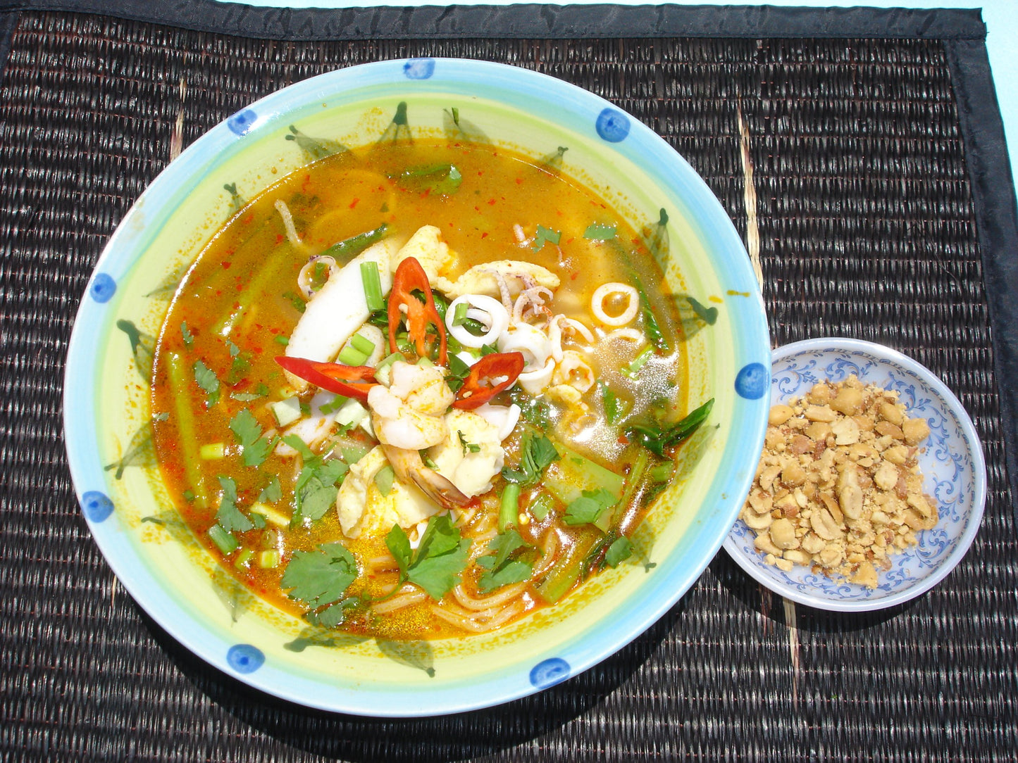 B08 Yellow Mee with Tom Yam Soup(Spicy)