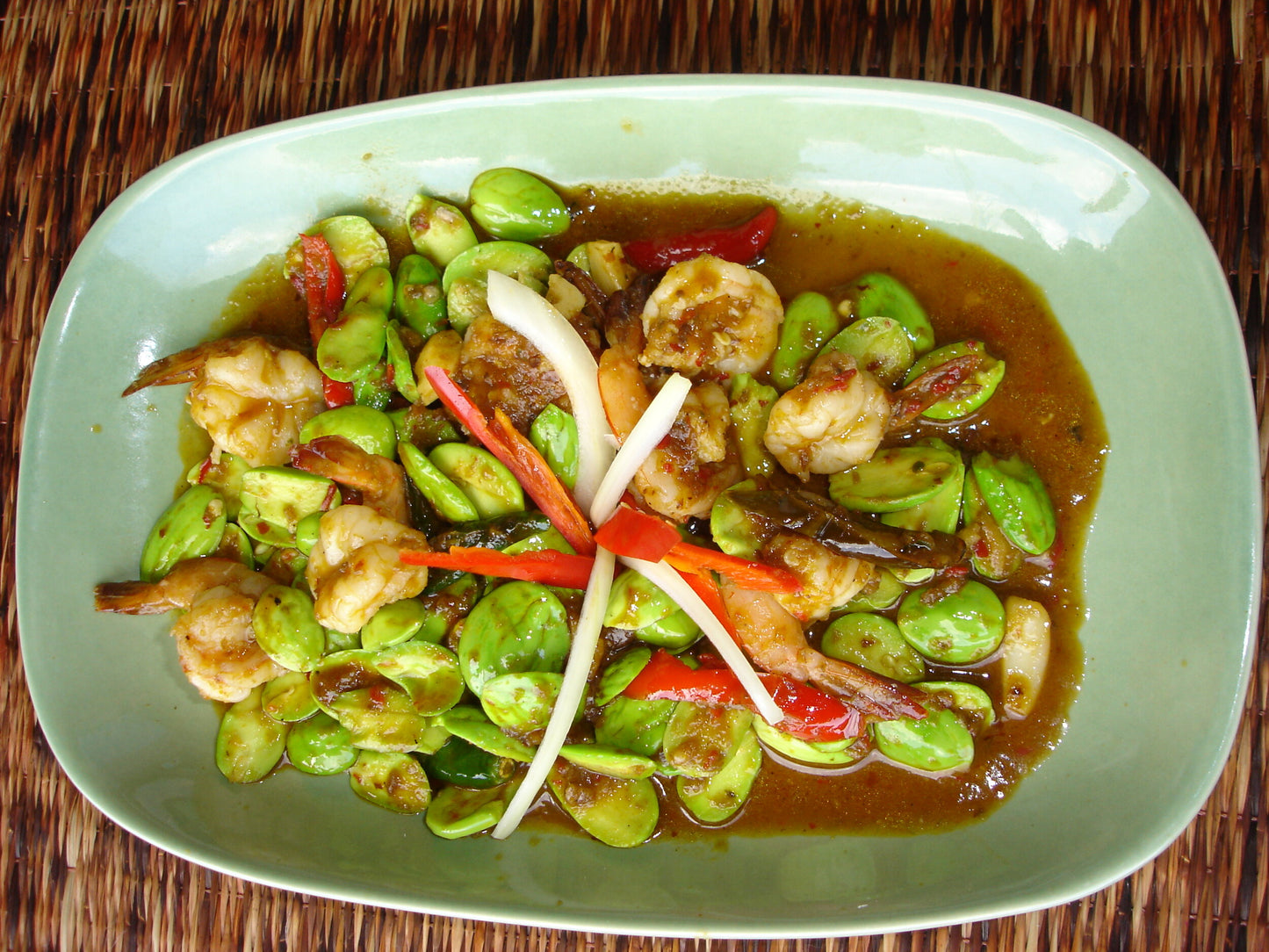 M12 Stirred-Fried Petai and Prawn with Thai Curry Paste / ผัดพริกแกงเผ็ดสะตอกับกุ้ง