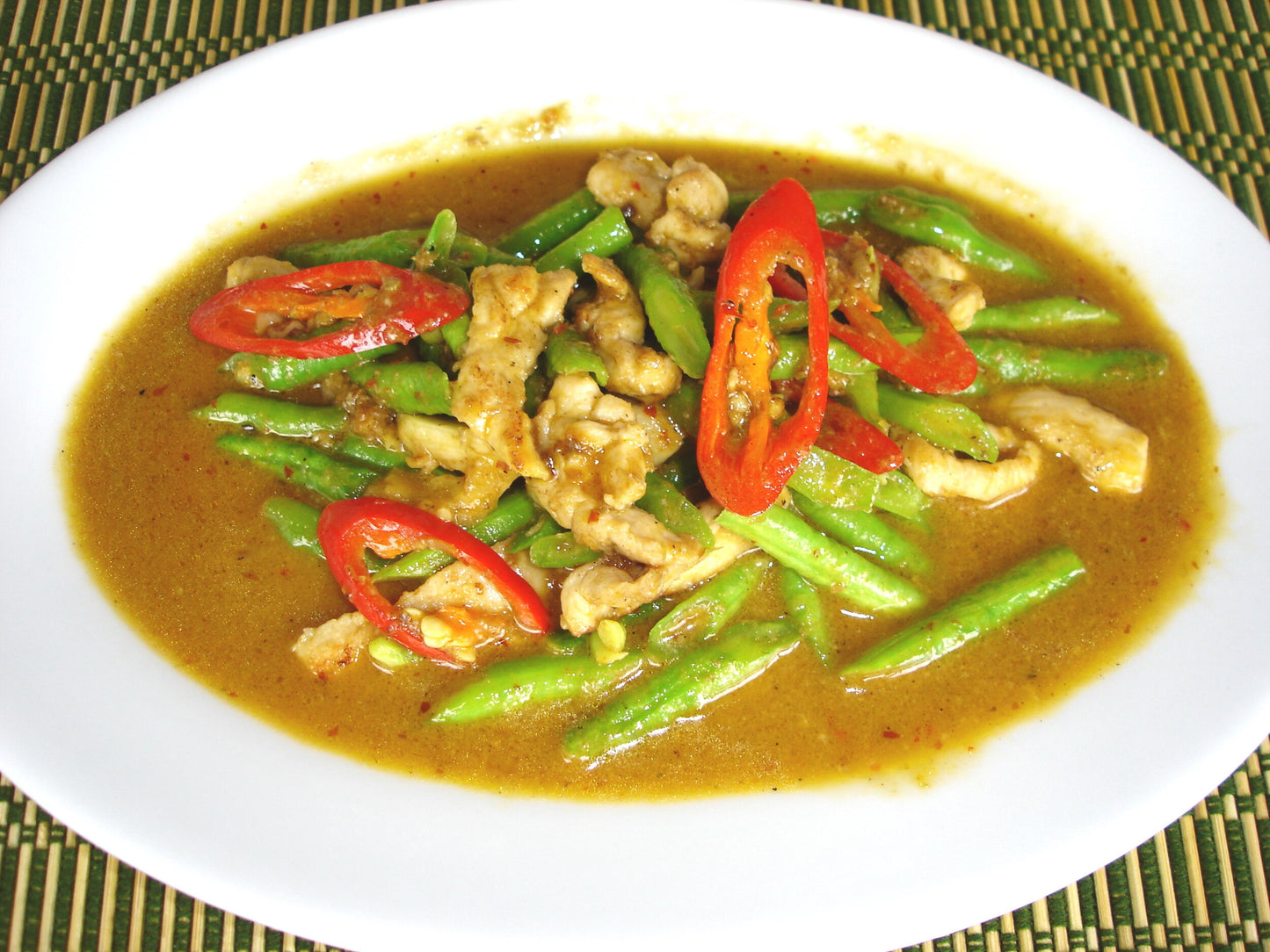 M04 Fried Long Bean Chicken / ผัดพริกบาระจันถั่วผักยาวใส่ไก่