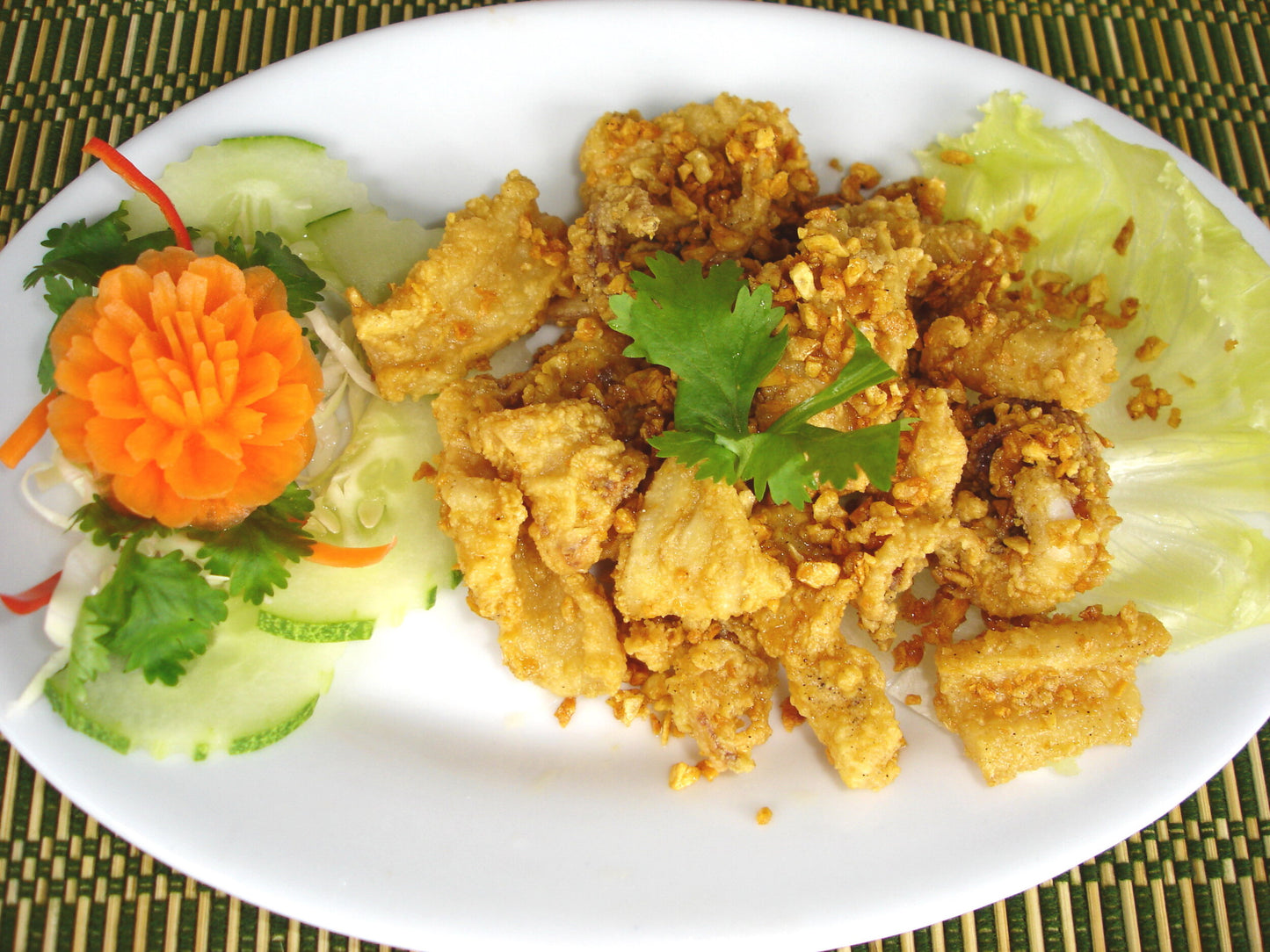 E03SQ Fried Garlic Squid / ปลาหมึกทอดกระเทียม