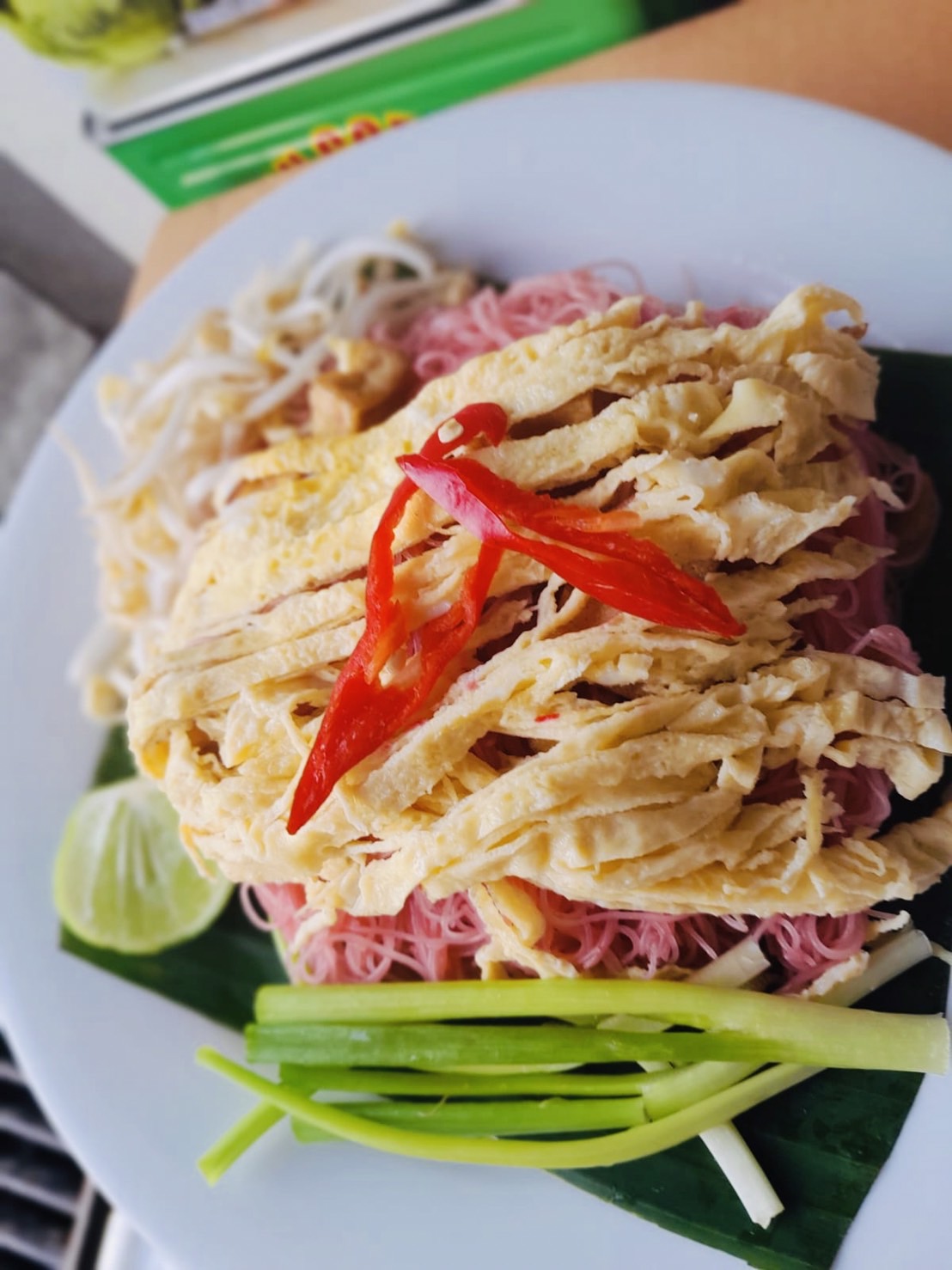 B04 Stirred-Fried Bihoon in Red Sauce / ผัดหมี่แดง
