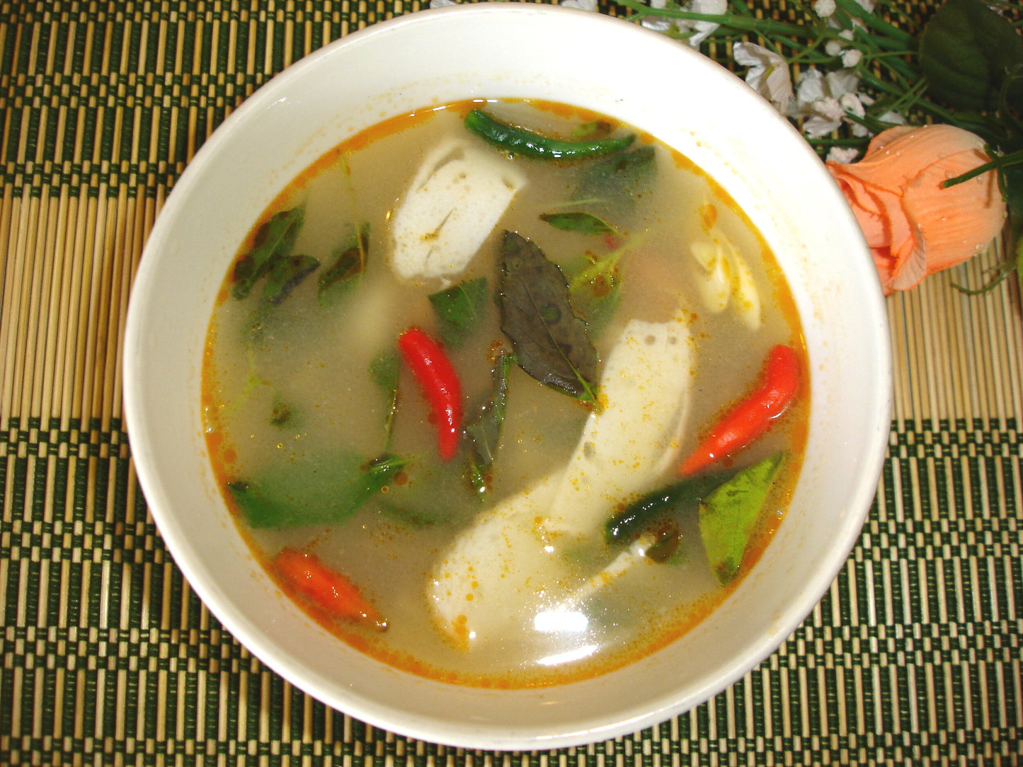 C07 Thai Spicy Tomyam Clear Soup with Herbs